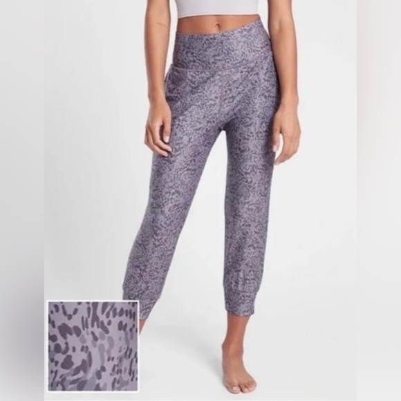 Athleta Pants - ATHLETA Salutation Printed Crop Jogger Size Small